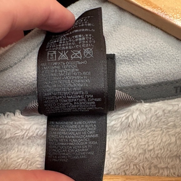 The North Face Women's Cream Teddy Jacket - Picture 6 of 8